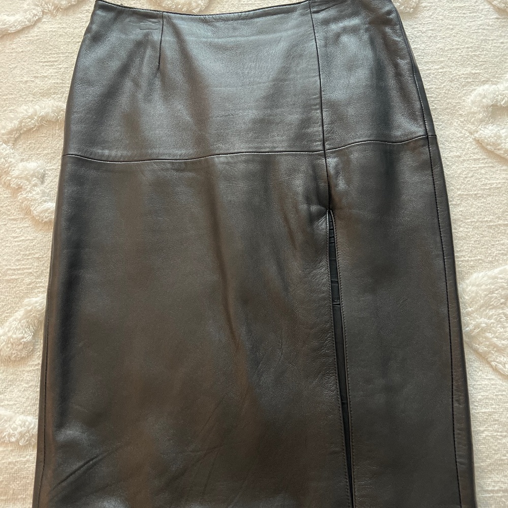 Leather pencil skirt by Sisley